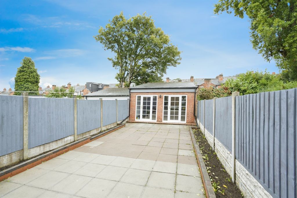 Property photo 2 of 25