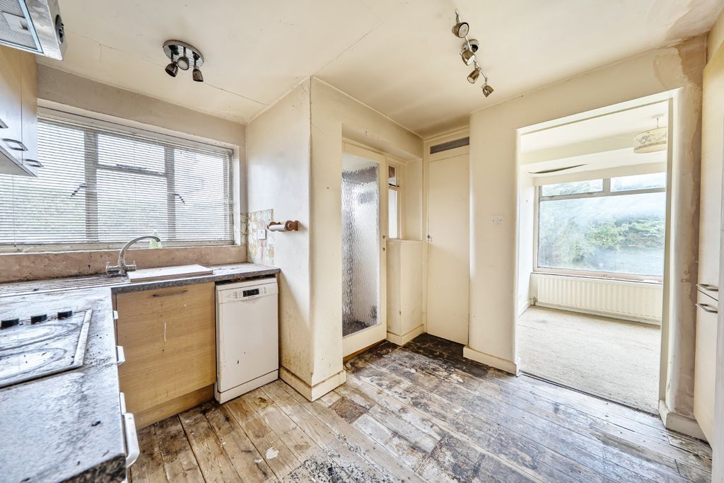 Property photo 3 of 13 Kitchen