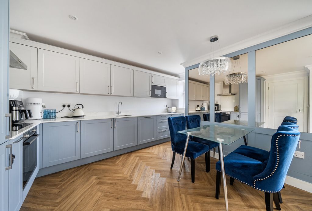 Property photo 2 of 10 1437330-11-69ce82...
