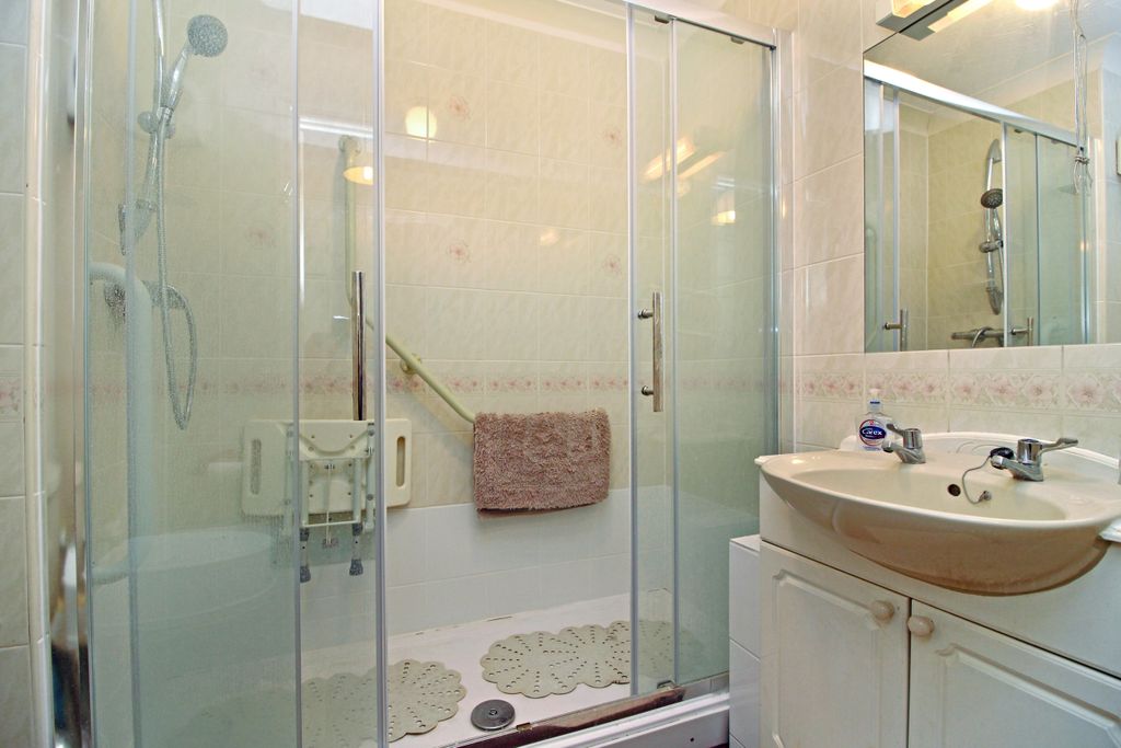 Property photo 3 of 8 Bathroom