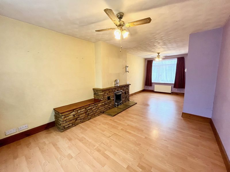 Property photo 3 of 11 Lounge