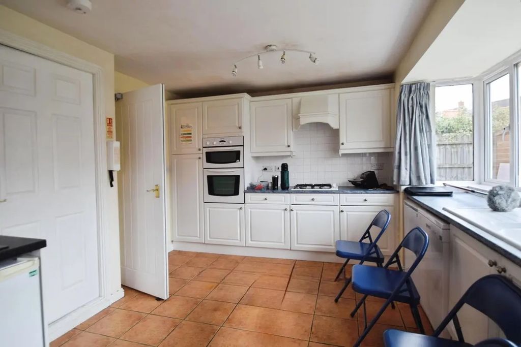 Property photo 1 of 5