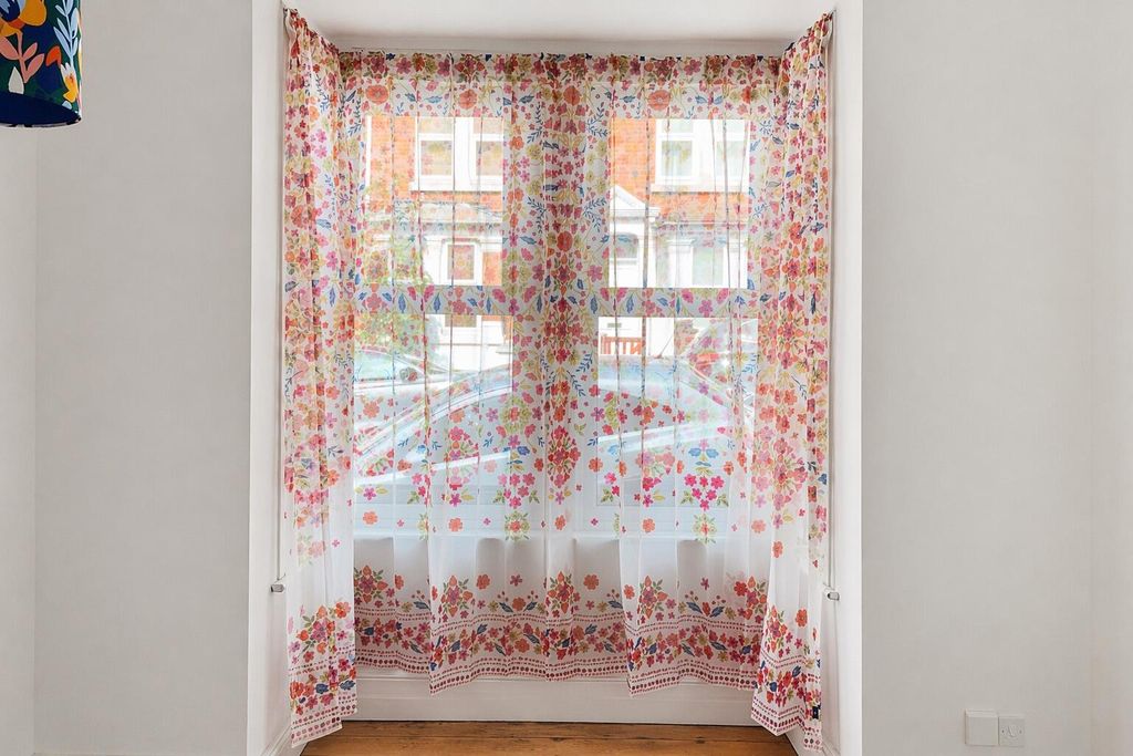 Property photo 3 of 18 Bay Window