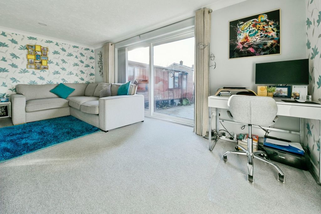 Property photo 2 of 22 Lounge