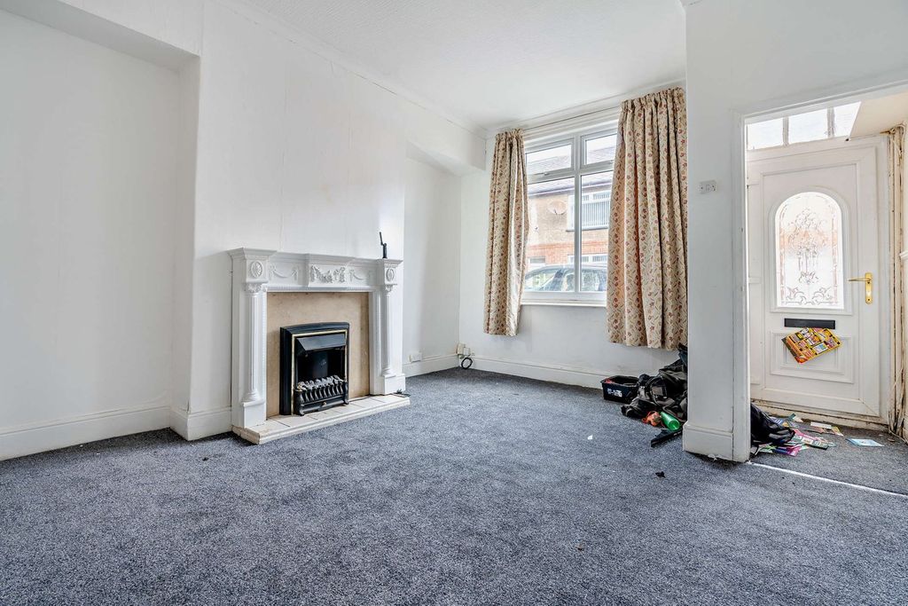 Property photo 2 of 26