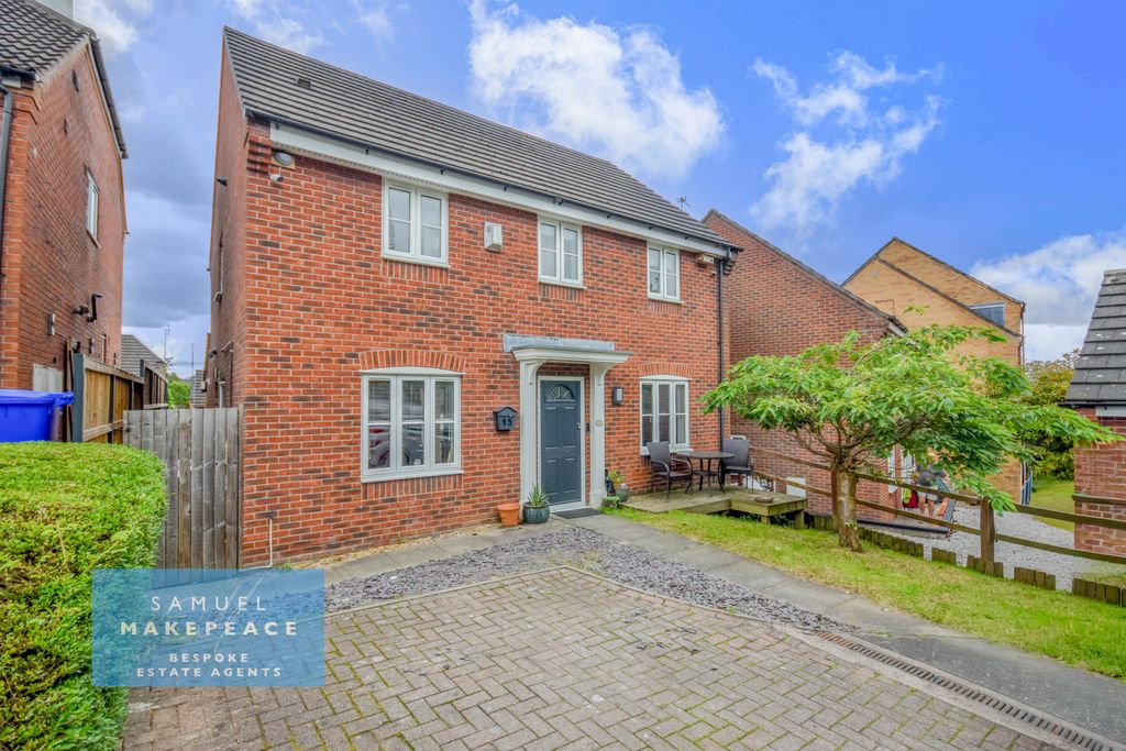 Property photo 1 of 20 Spacious Four Bedroom Detached Property With Modern Kitchen/Breakfast Room