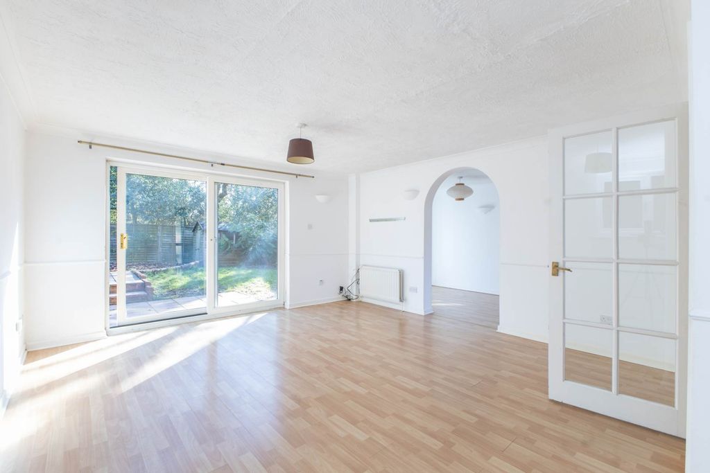 Property photo 3 of 21