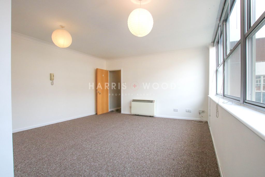 Property photo 3 of 8 Photo 4