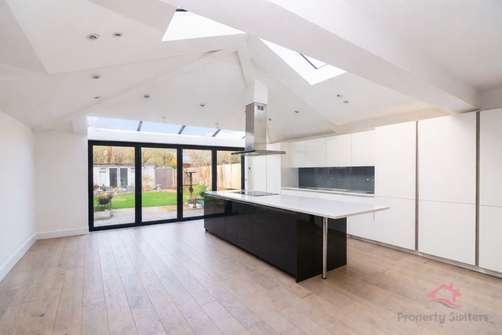 Property photo 3 of 16 Photo 23