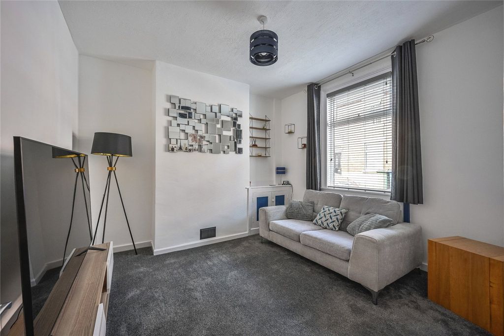 Property photo 3 of 17 Picture No. 06