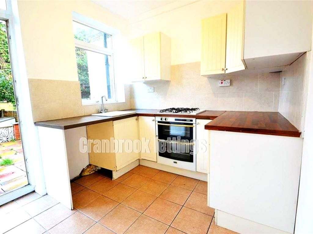 Property photo 1 of 13 Three Bedroom Terraced House To Rent Alwold Crescent, London Se12
