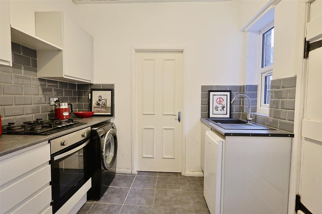 Property photo 2 of 9 8B5B5B4E-A129-47Ff-A9Ea-A3D1E43C5Ca4_1_201_A.Jpeg