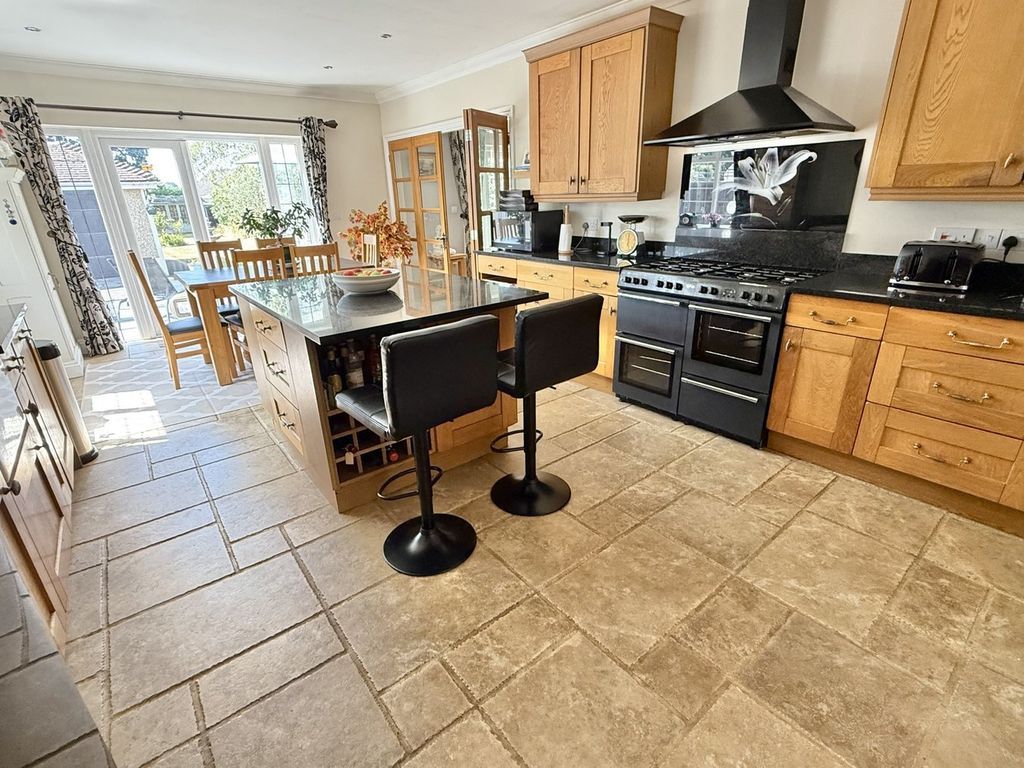 Property photo 3 of 32