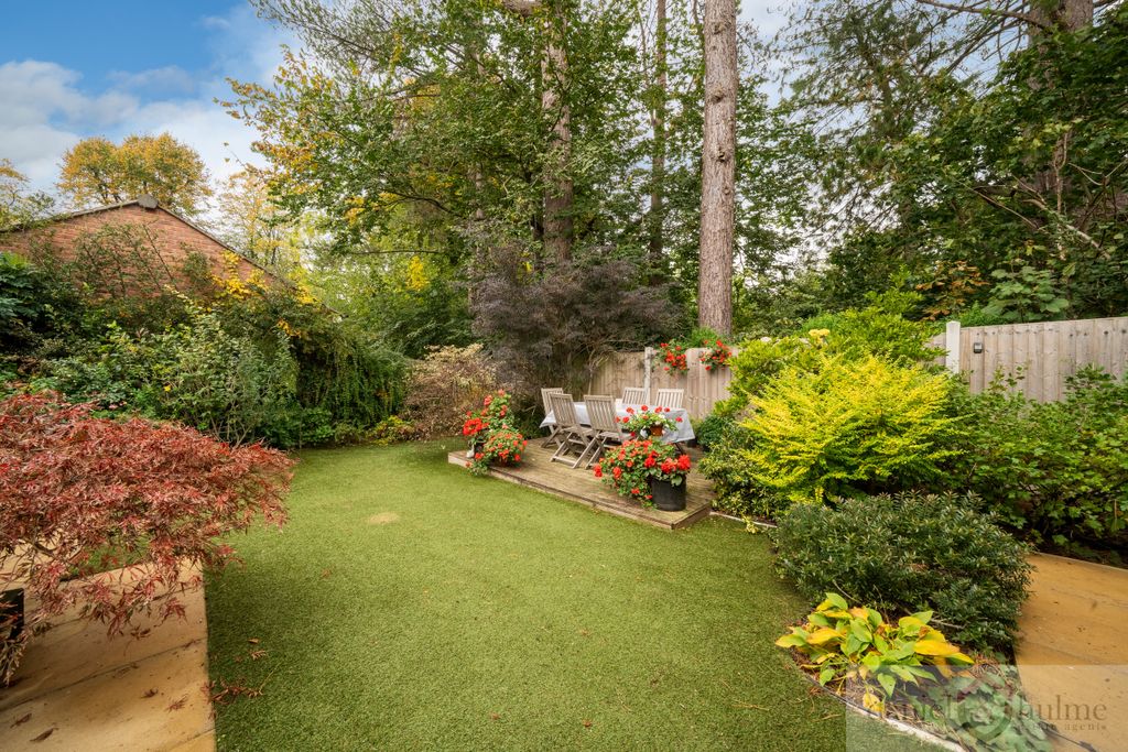 Property photo 3 of 27 40 Willow Drive-35