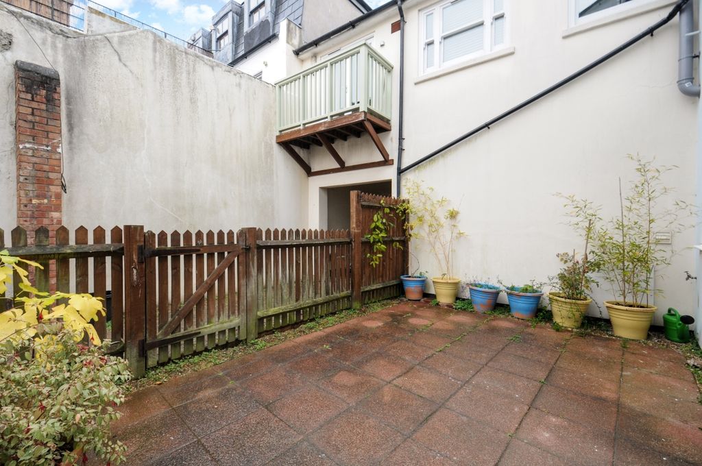 Property photo 3 of 10