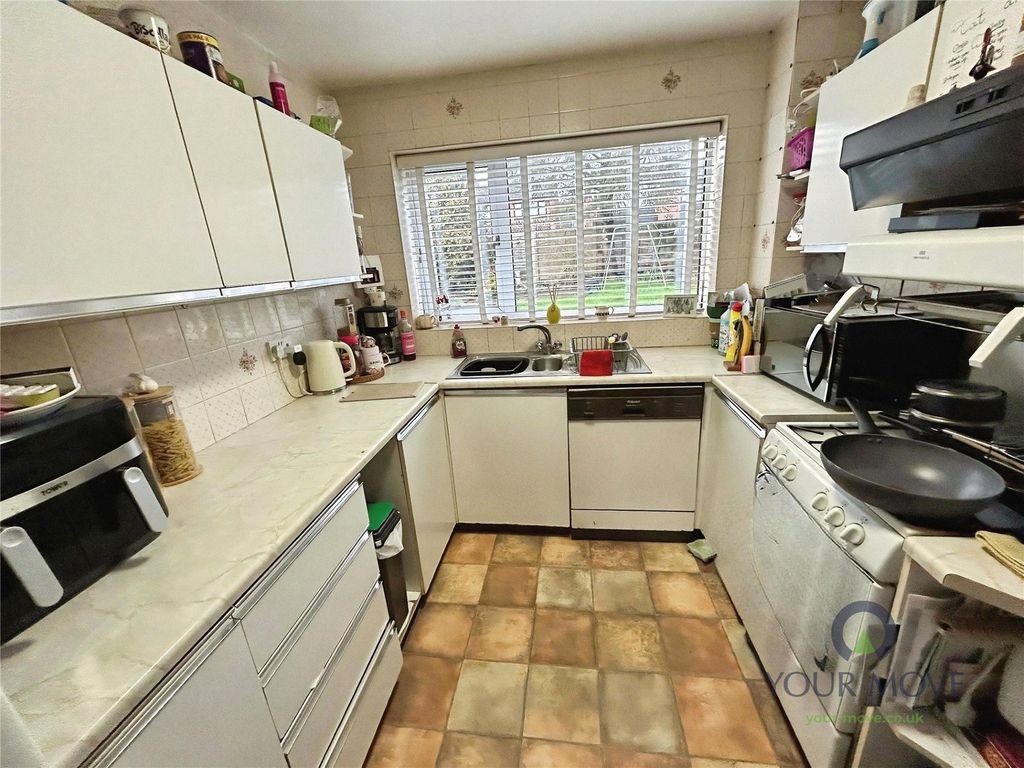 Property photo 3 of 12 Kitchen