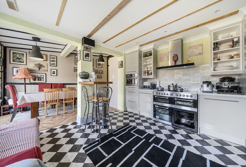 Property photo 2 of 24 1304047-5-683Ef51...