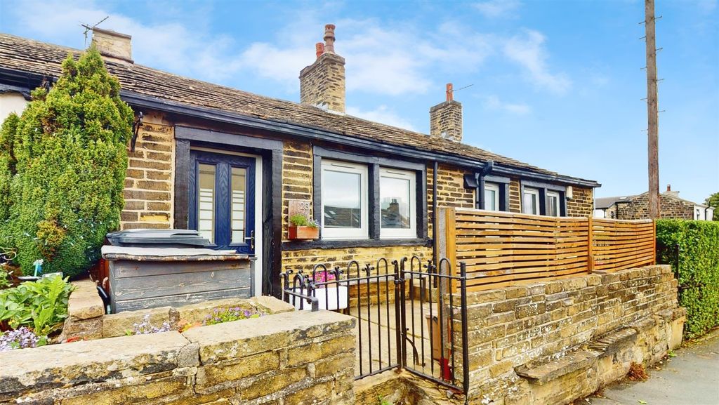 Property photo 1 of 11 External