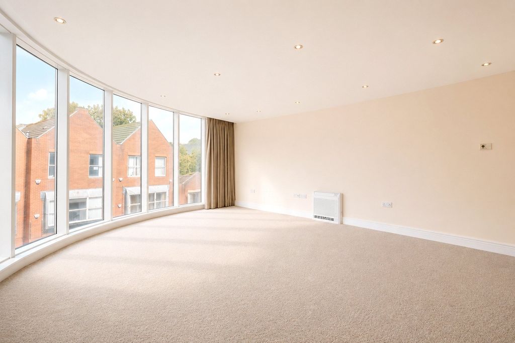 Property photo 2 of 15 Picture No. 81