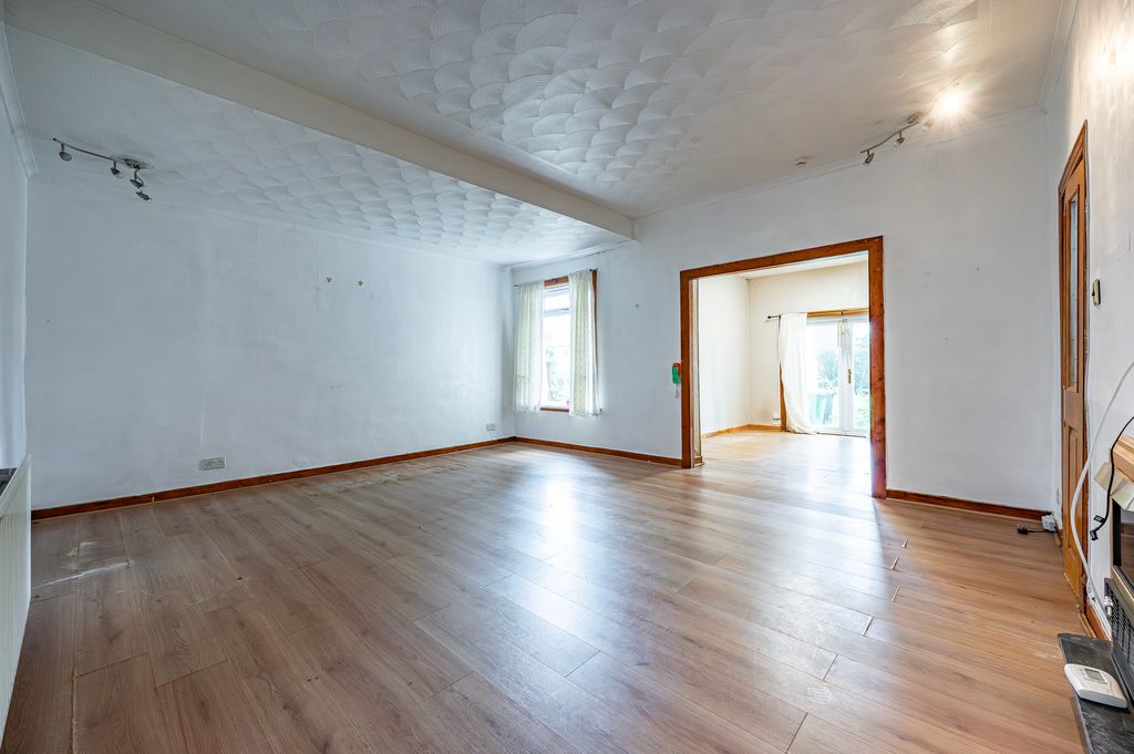 Property photo 3 of 23