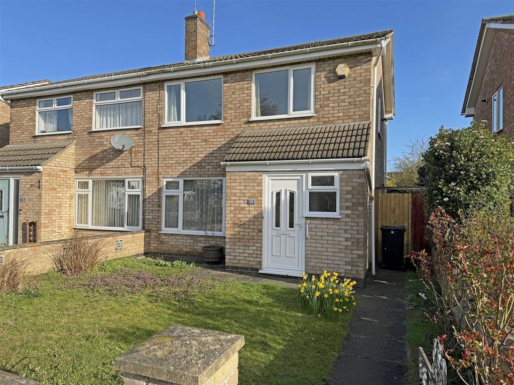 Property photo 1 of 11 Melrose Close, Stamford