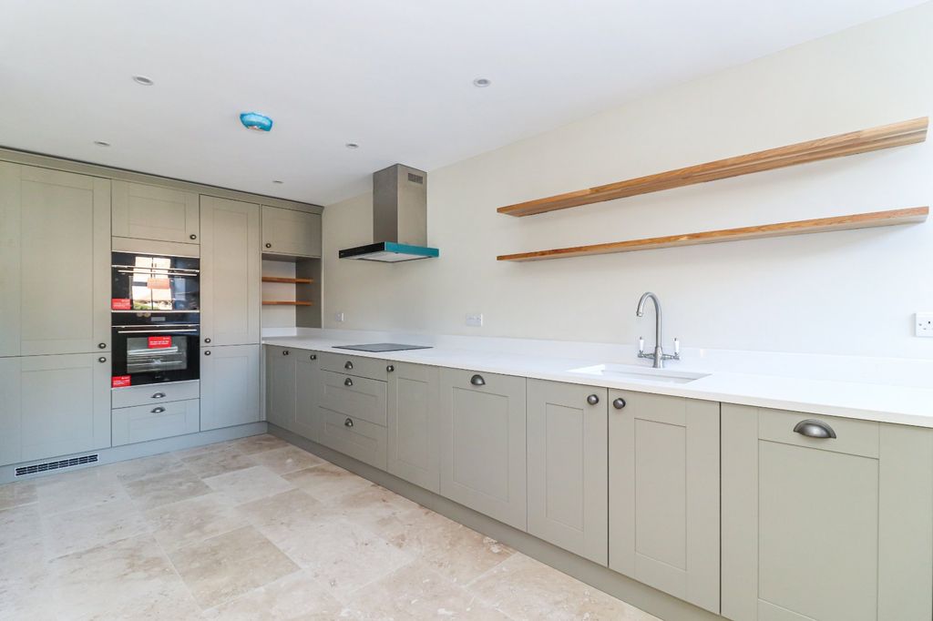 Property photo 2 of 14 Kitchen