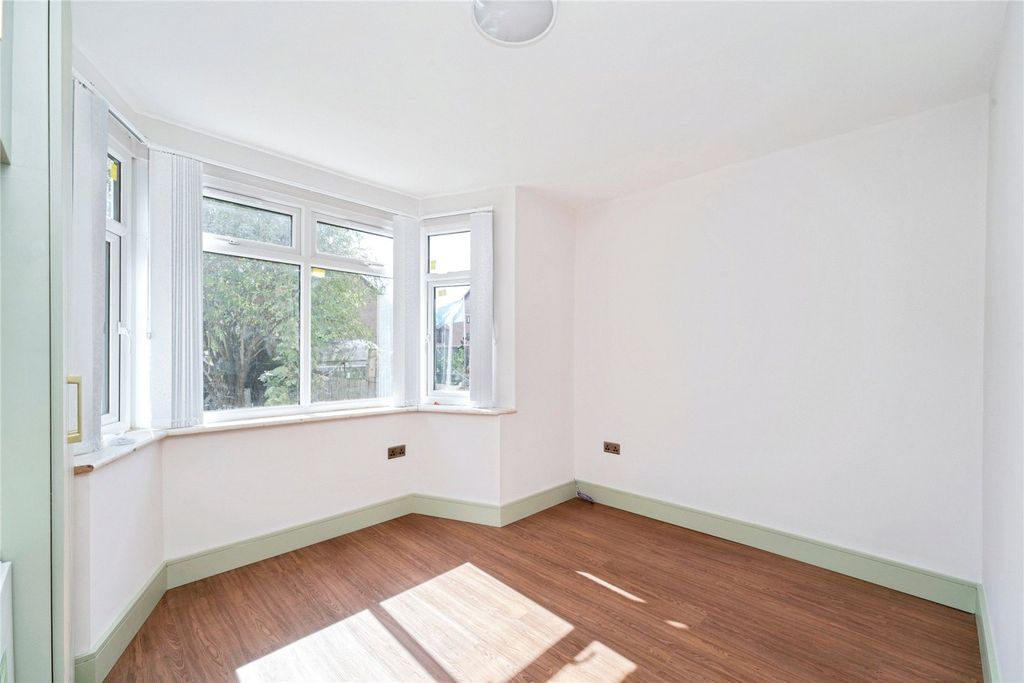 Property photo 2 of 9 Bedroom