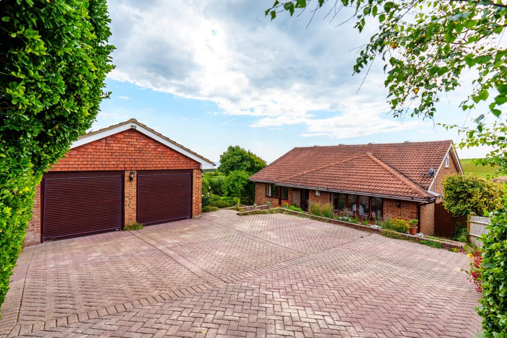 Property photo 3 of 28 4084987