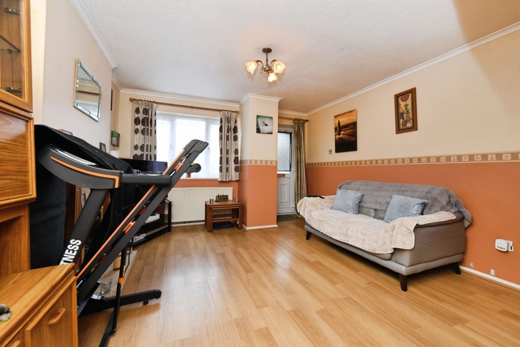 Property photo 2 of 20