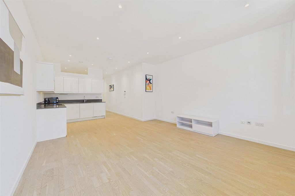 Property photo 3 of 10 Cam02700G0-Pr0280-Still007.Jpg