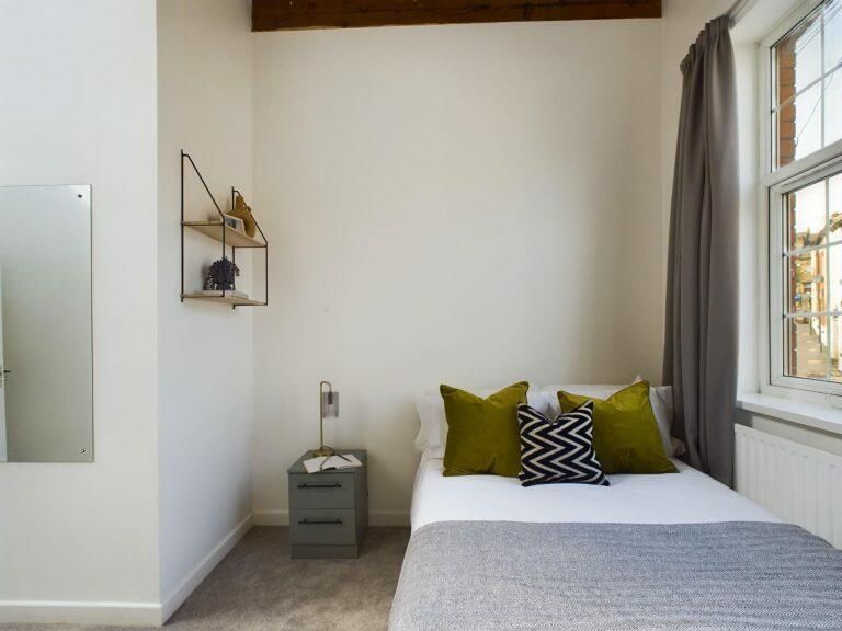 Property photo 1 of 9 A Cozy Single Bedroom Featuring A Neatly Made Bed ...