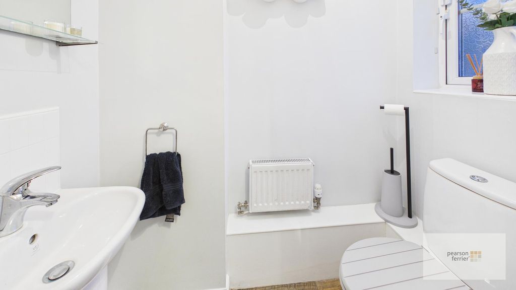 Property photo 3 of 13 WC/Cloaks