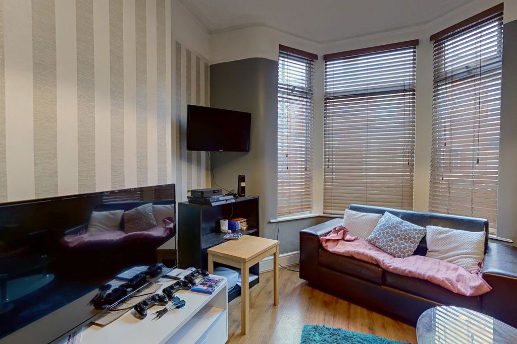 Property photo 3 of 25