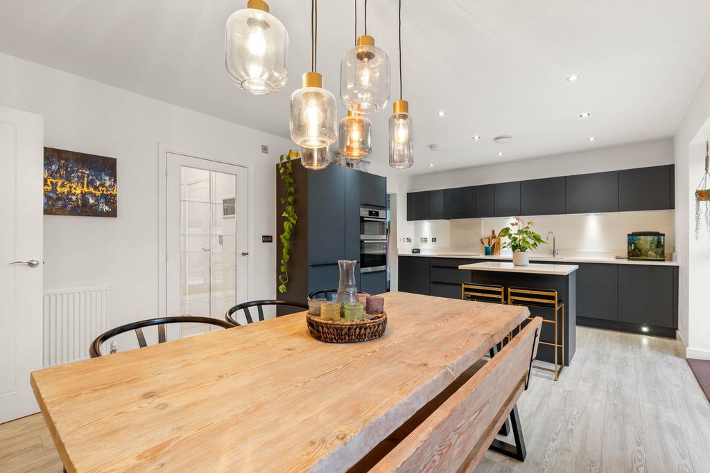 Property photo 3 of 39 Kitchen