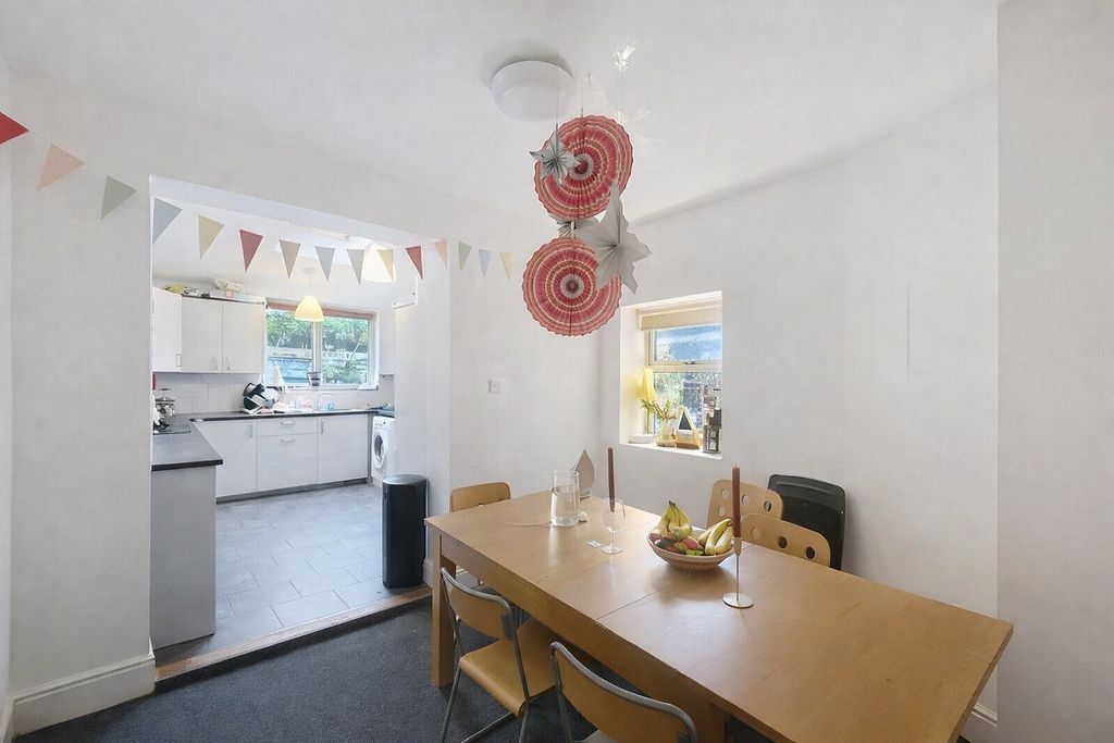 Property photo 3 of 19 4854984