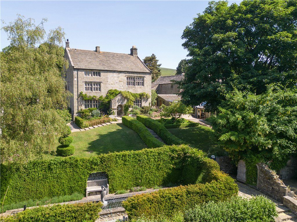 Property photo 1 of 38 High Hall