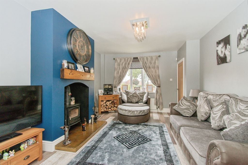 Property photo 2 of 19