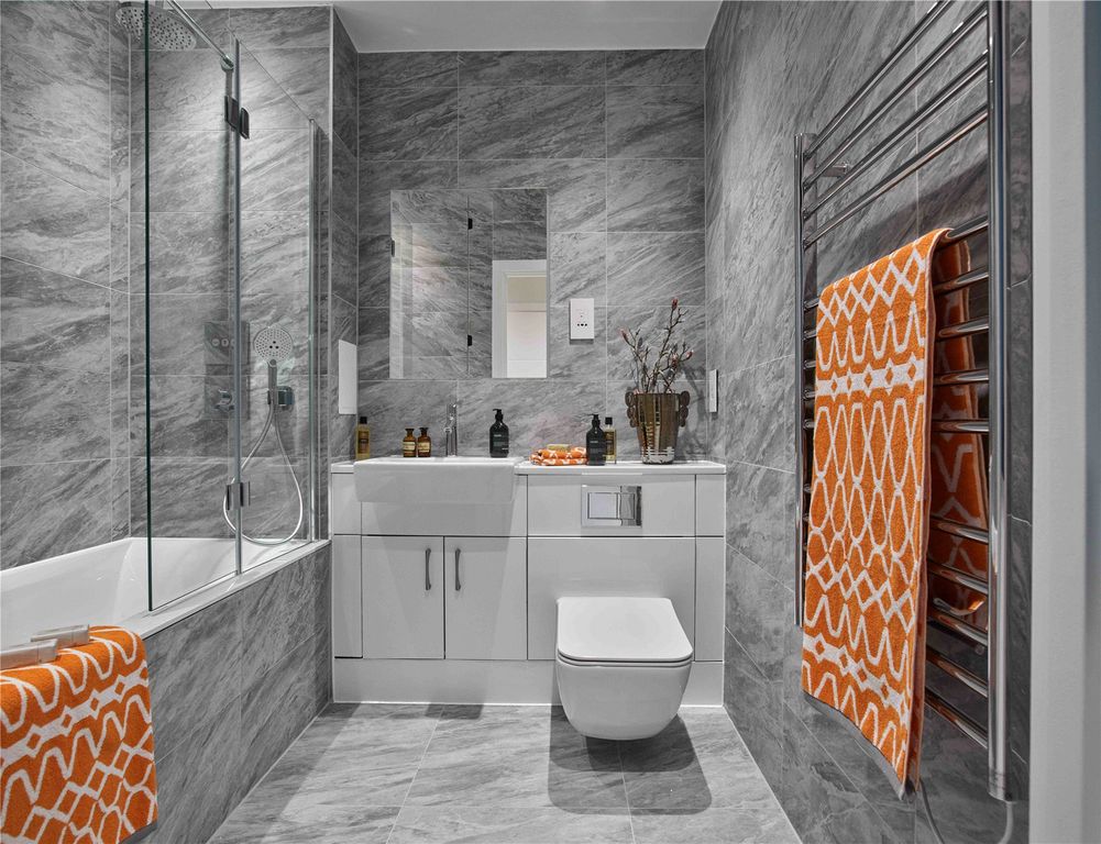 Property photo 3 of 10 Bathroom