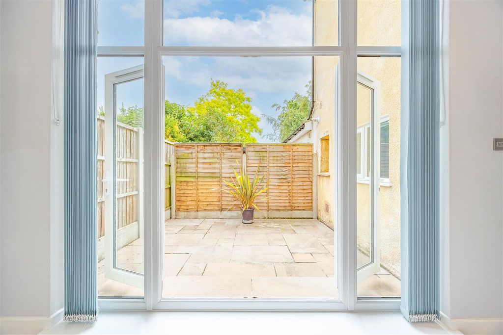 Property photo 3 of 14 Garden View