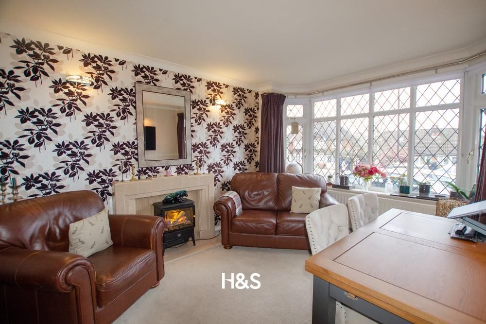 Property photo 3 of 13 100 Richmond - Rec1.Jpg