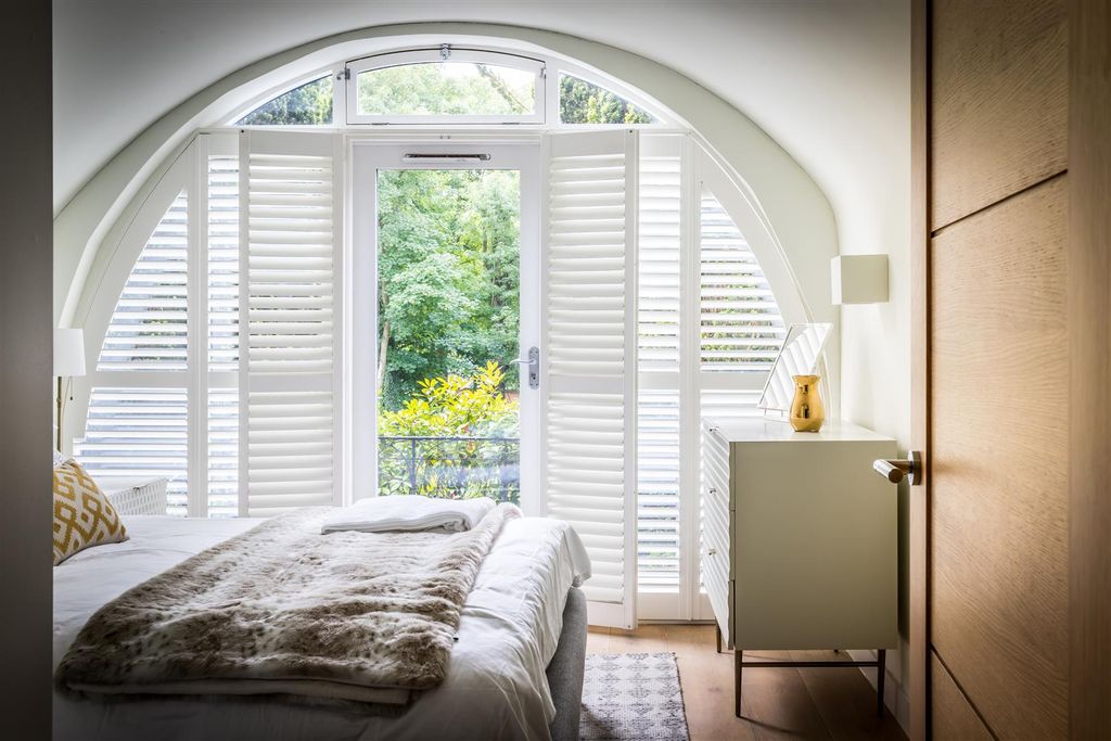 Property photo 2 of 24 House. Partnership