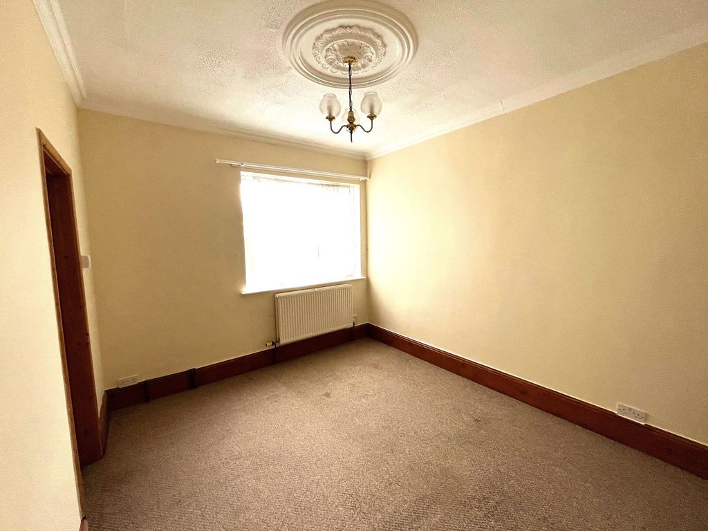 Property photo 3 of 6 Living Room