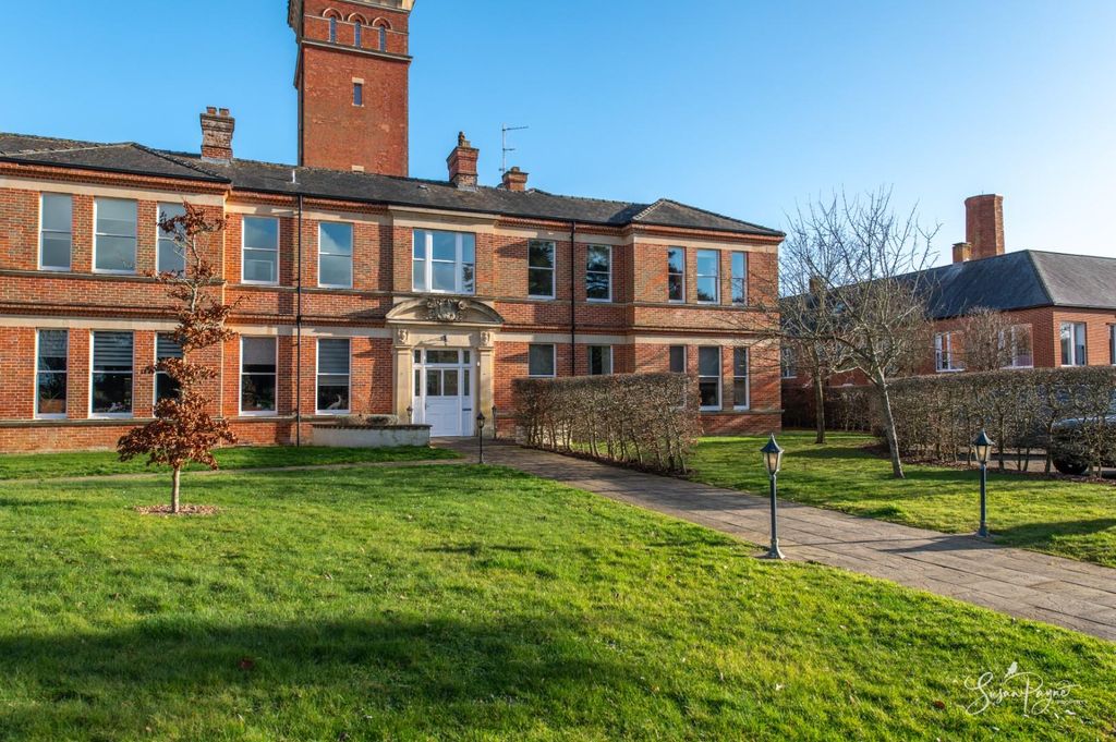 Property photo 2 of 19 Welcome To 7 Tennyson Rise