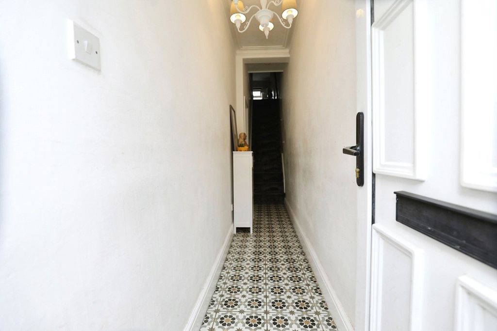 Property photo 2 of 19 Pbox-Img.Jpg