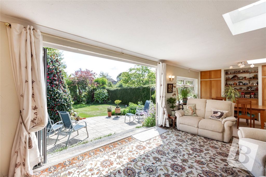 Property photo 1 of 34 Sitting Room