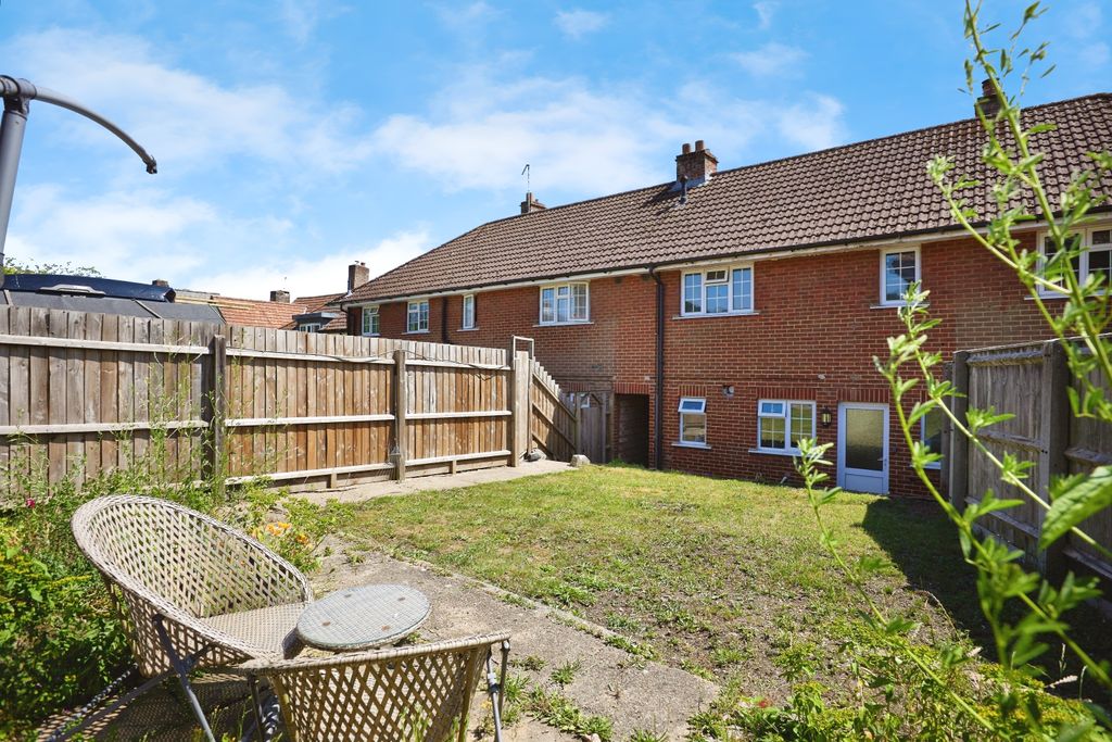 Property photo 2 of 11 Garden