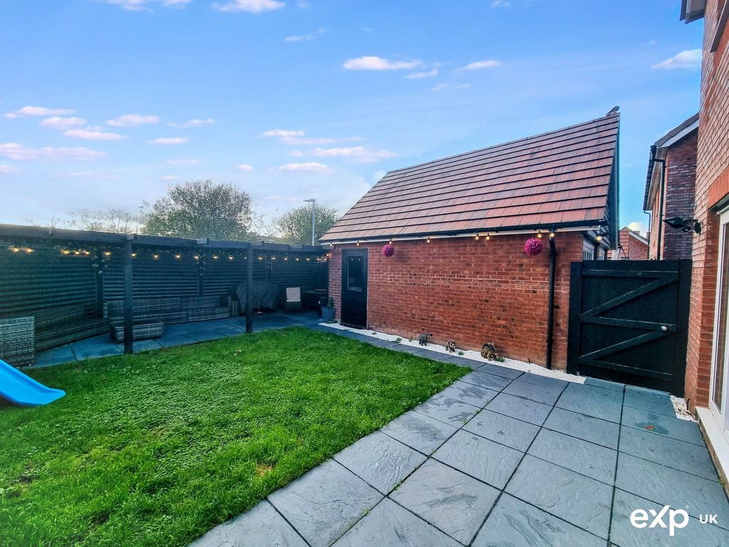 Property photo 2 of 27