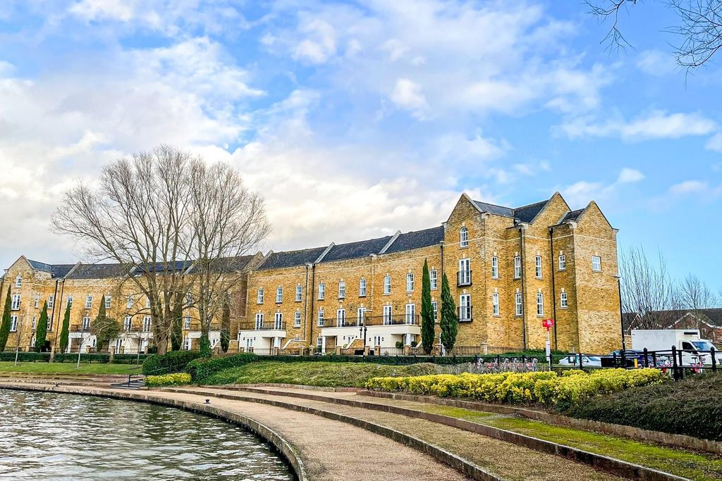 Property photo 1 of 21