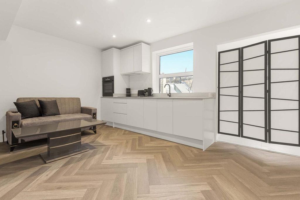 Property photo 2 of 6 Kitchen