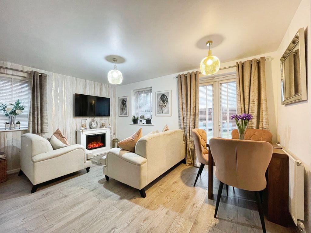 Property photo 2 of 16 11